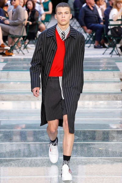 Look 1
